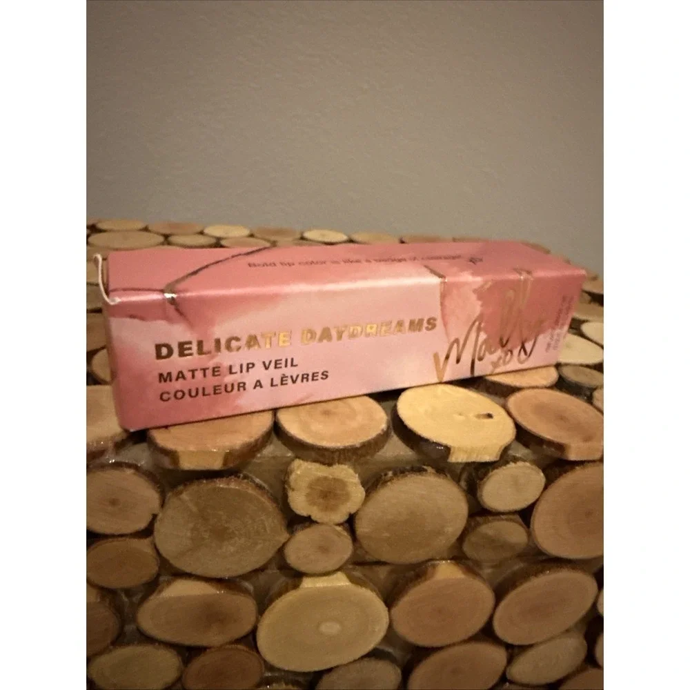 MALLY XO ~ DELICATE DAYDREAMS MATTE‎ LIP VEIL ~ MAGIQUE MAGNOLIA ~ 0.12 OZ